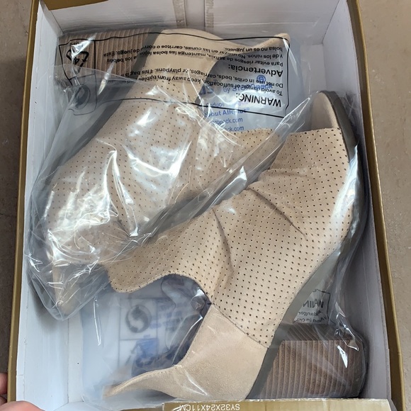 Susana natural perforated peep toe booties - Picture 2 of 6